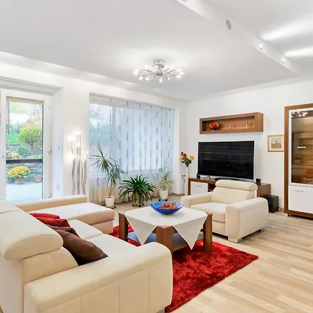 Family With Garden View براتسيلافا
