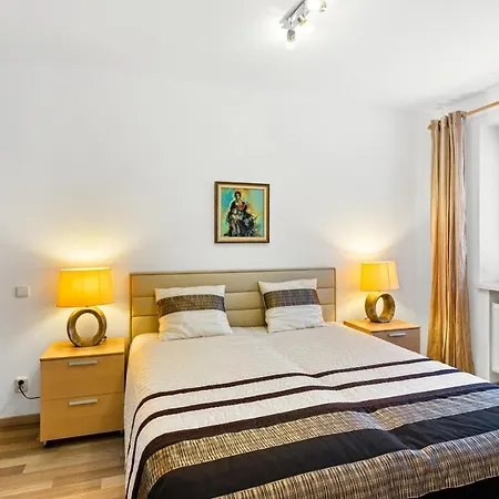 Apartment Family With Garden View Pressburg